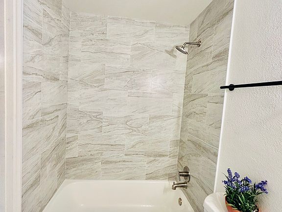 4th image of 765 N Arrowhead Dr APT 3