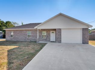 402 White St, Whitesboro, TX 76273