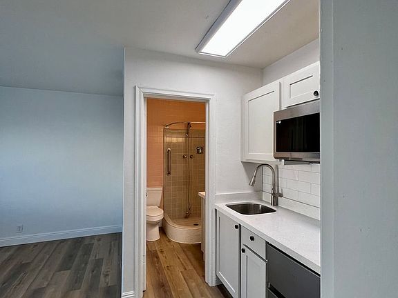 3rd image of 1828 Victorian Ave #10