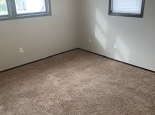 409 3rd Ave SW UNIT 2, Cascade, IA 52033