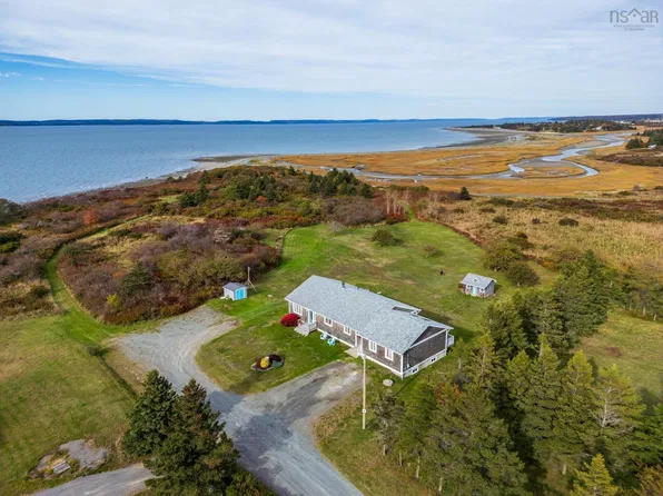 63 Dixon Rd, Grosses Coques, NS B0W 1M0