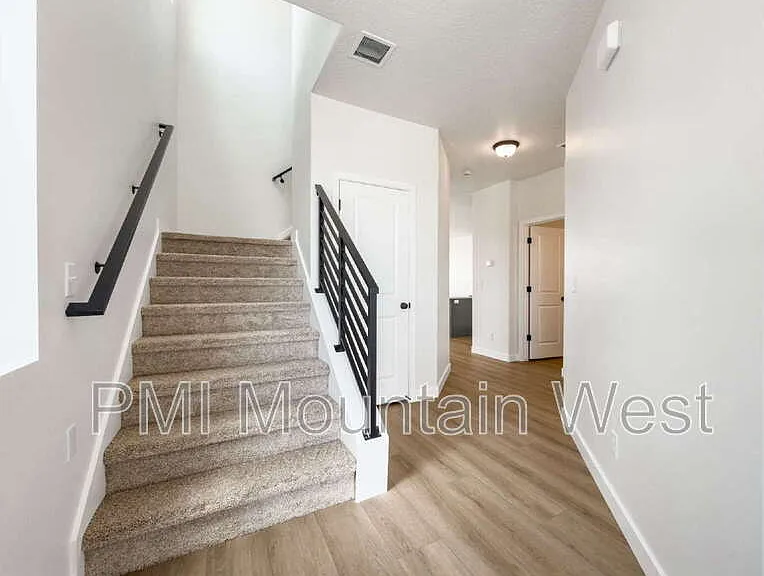 2606 N 2125 W — Photo 4