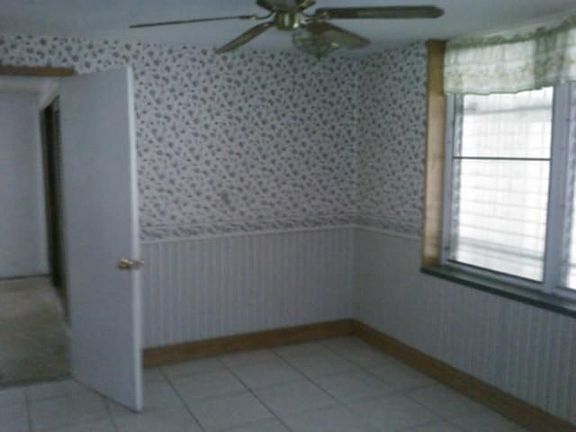 3rd image of 1801 Almeria Way S