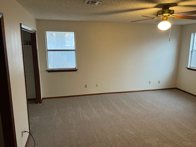 2914 W Pine Ave — Photo 7