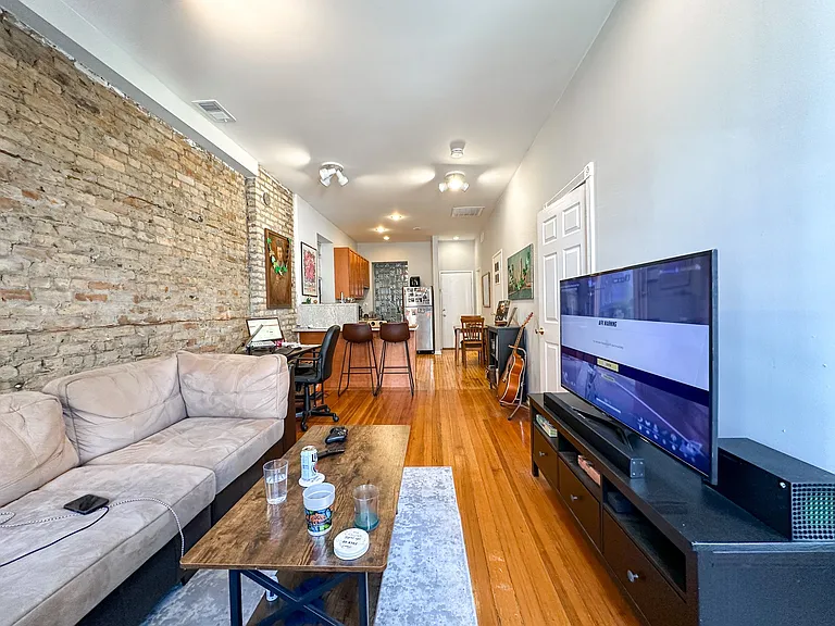 2126 N Damen Ave — Photo 6