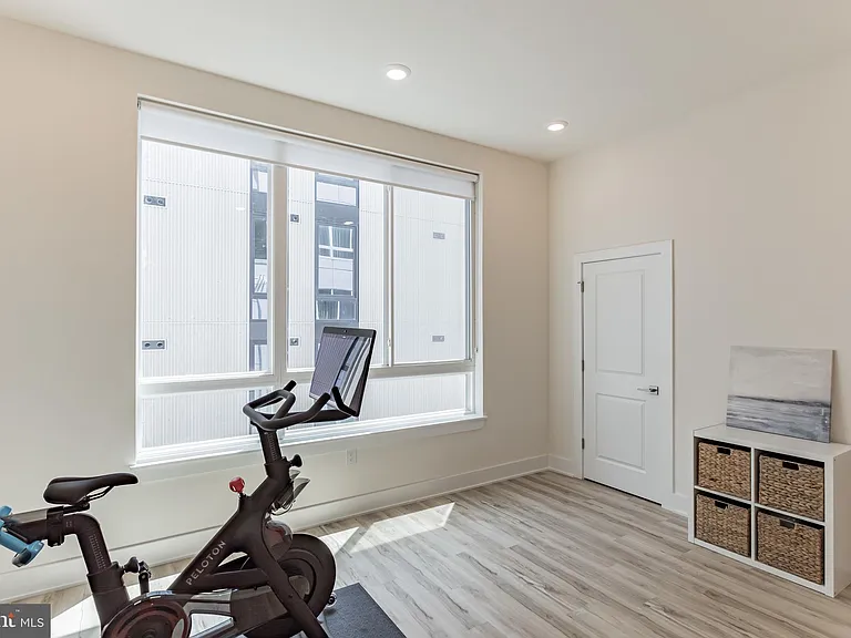 1115 N American St #B6 — Photo 12