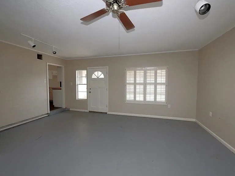 449 Parade Dr — Photo 5