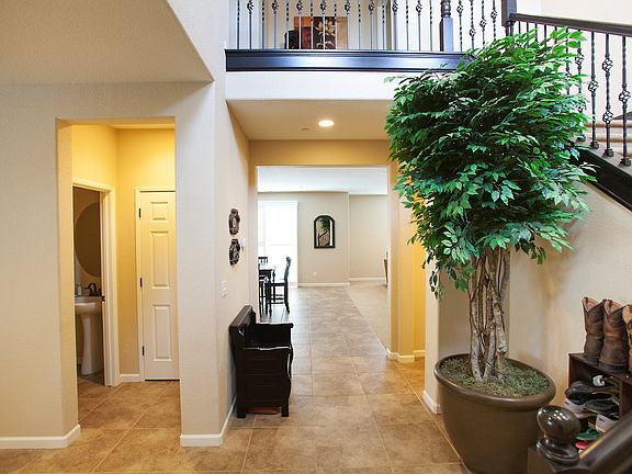 3rd image of 404 W Gravino Dr