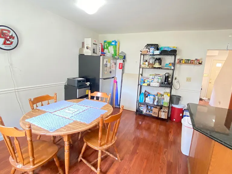 12 Lopez St — Photo 4