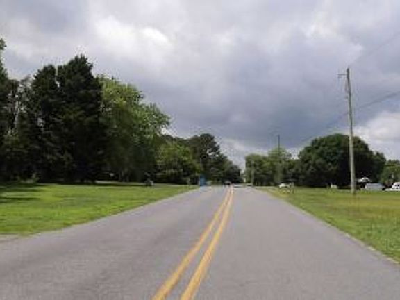 Exterior Neighborhood (street photo)