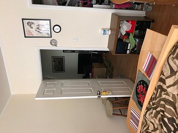 4th image of 221 Mallory Ave