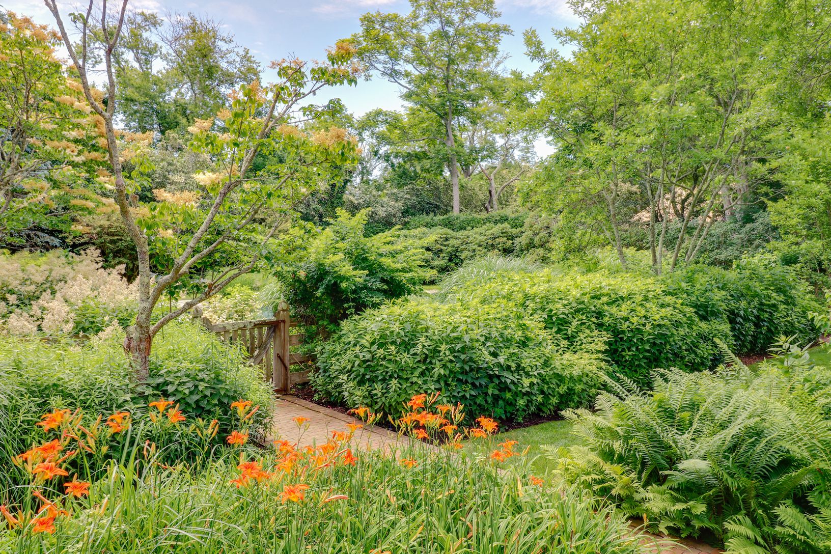  Lush Gardens