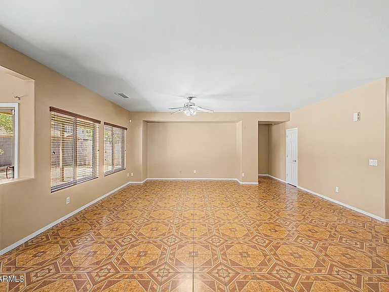 5329 W La Salle St — Photo 9