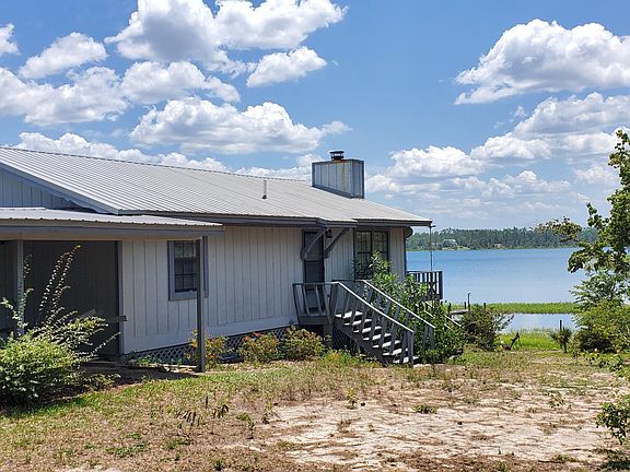 3rd image of 466 Silver Lake N
