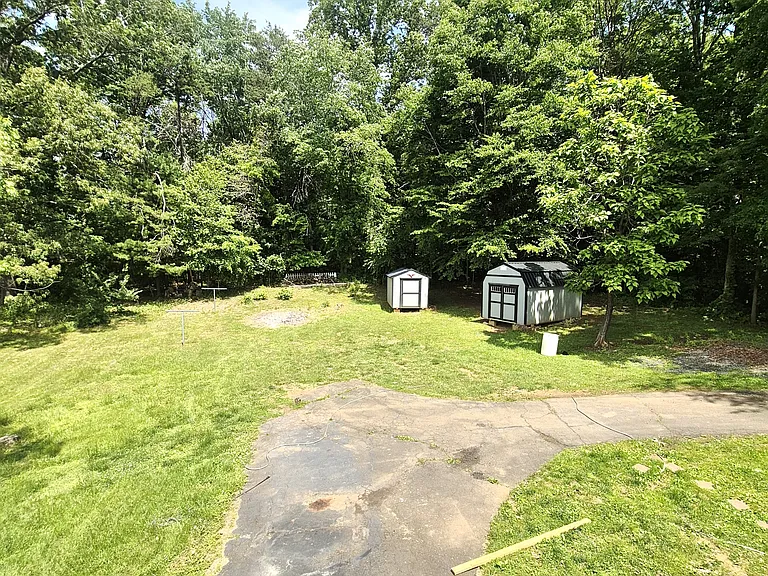 200 Wellview Dr — Photo 29