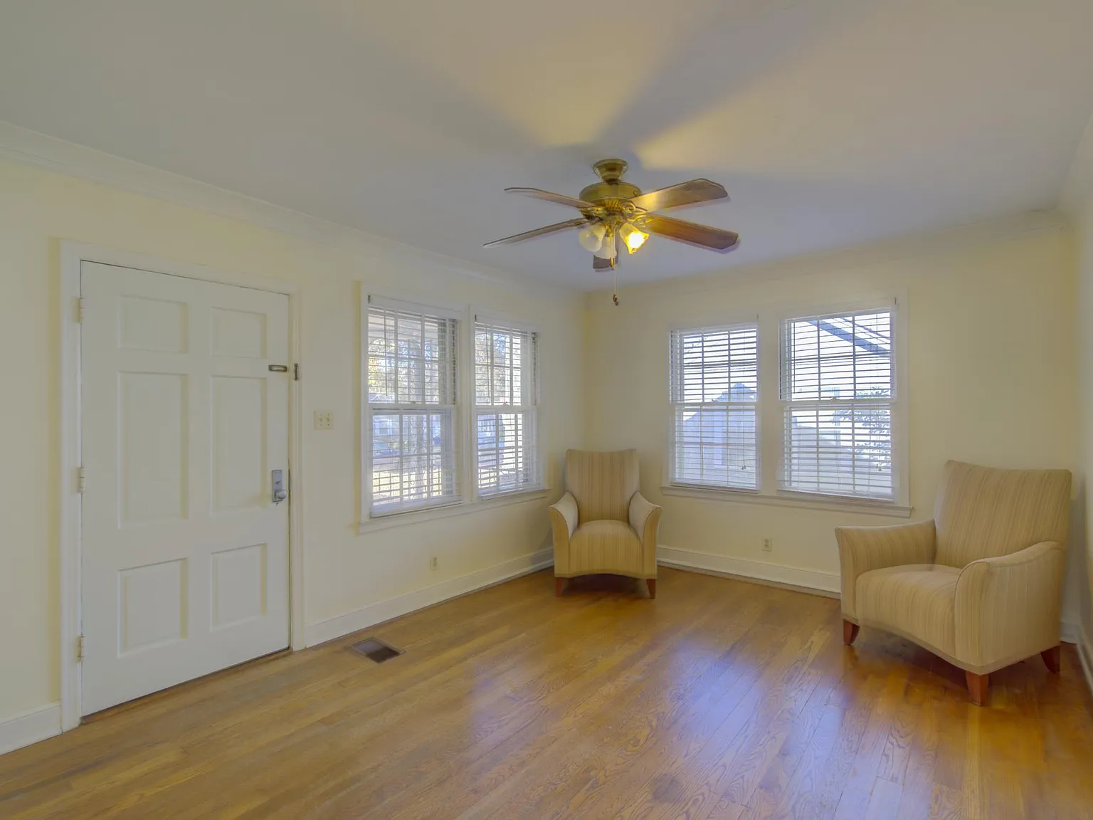 3 bed, 1300 sqft, $1,700 — Photo 3