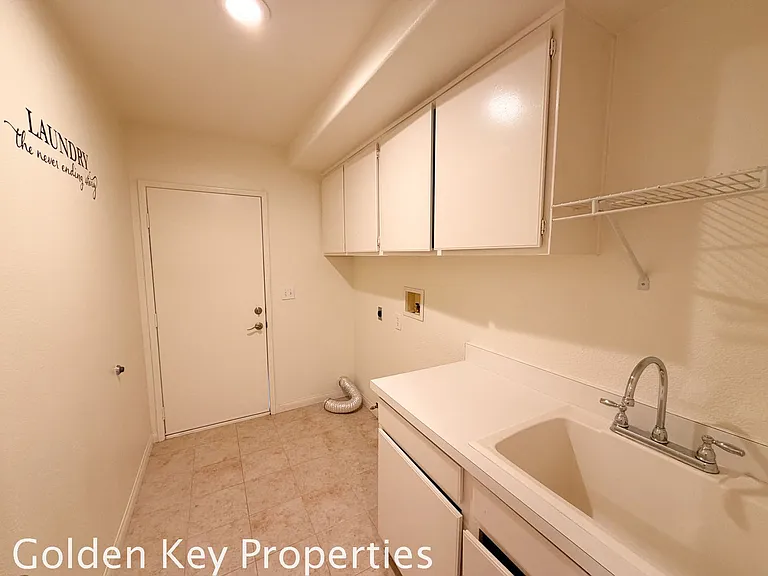 533 Edgewater Ave — Photo 15
