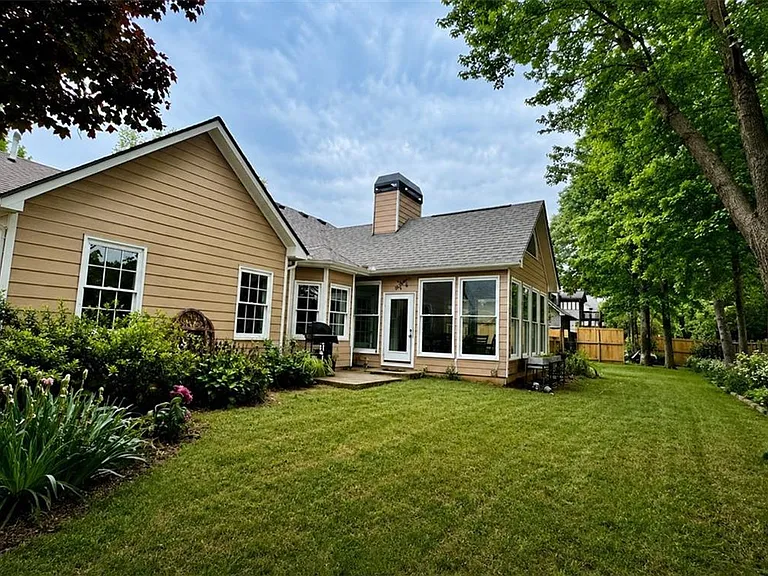 463 Valleyside Dr — Photo 16