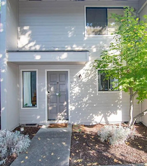 1309 Maple Leaf Ct — Photo 6