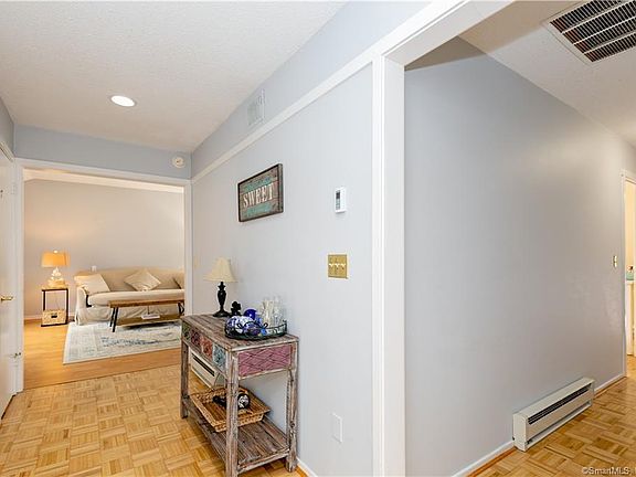 2nd image of 1023 Heritage Vlg #B