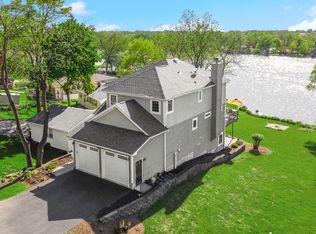 934 Robertson Rd, South Elgin, IL 60177