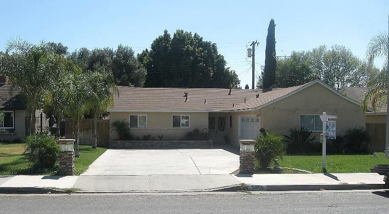 2nd image of 5956 Glenhurst St