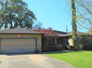 215 Sugar Cane Trce, Lake Jackson, TX 77566