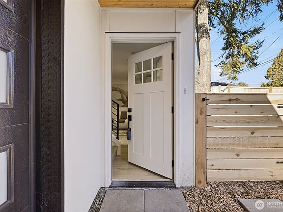 4th image of 526 N 100th Street