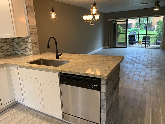 4th image of 3795 Carambola Cir N