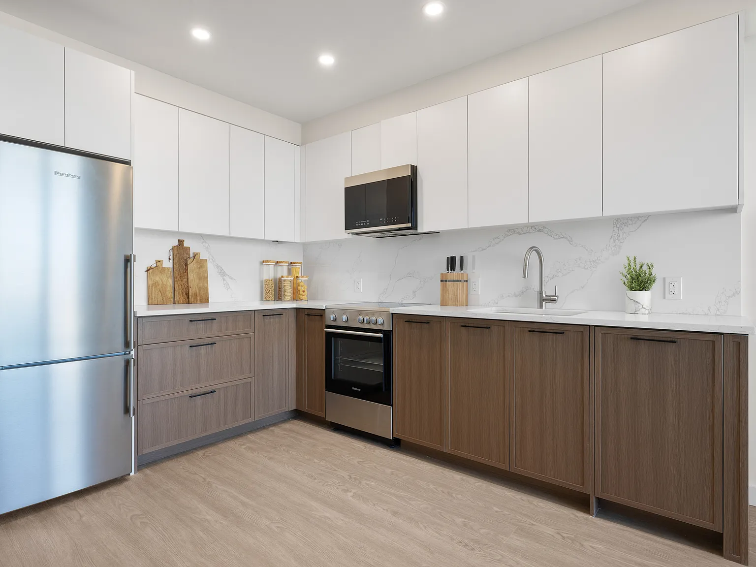 159 Boerum St — Photo 3