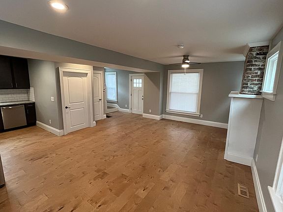 4th image of 1511 E Fulton St