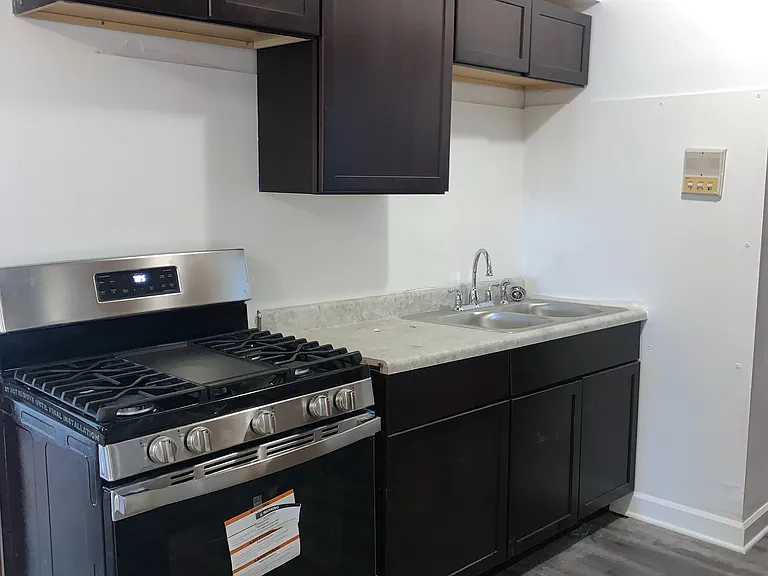 2900-04 Laramie Avenue W George St #2 — Photo 1