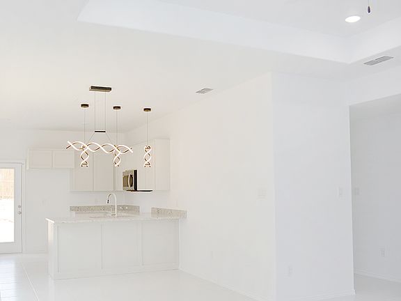 5th image of 4205 Gaviota Ln