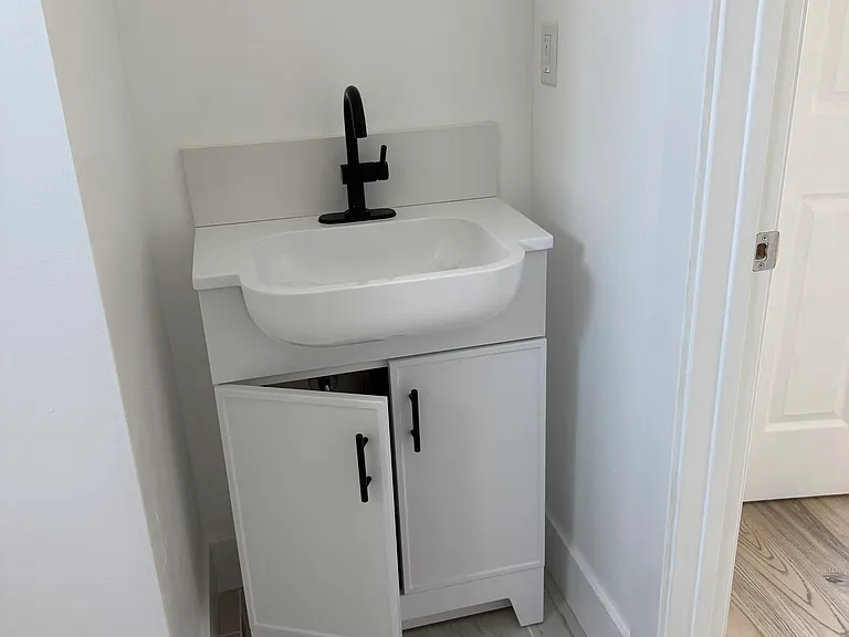 1204 S Spruce St — Photo 14