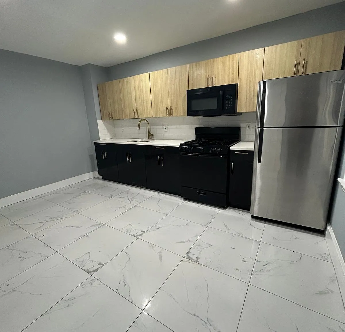 3 bed, $2,100 — Photo 3