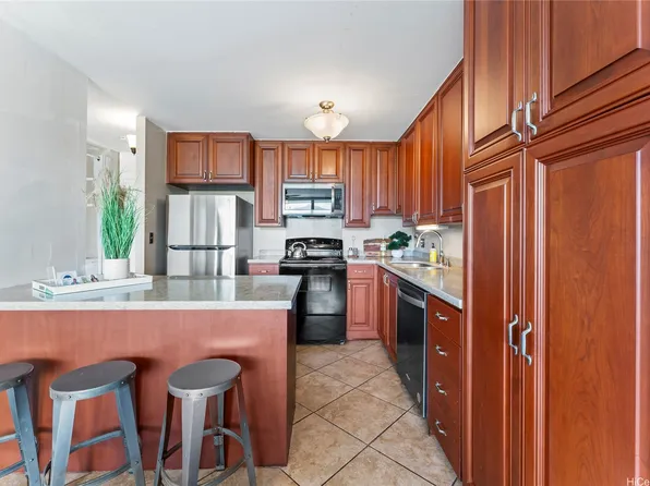 1830 Wilikina Dr APT 606, Wahiawa, HI 96786