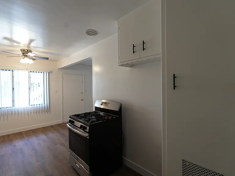 10304 La Reina Ave #C — Photo 13