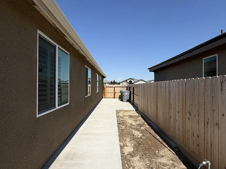 977 S Koleen Ave — Photo 3