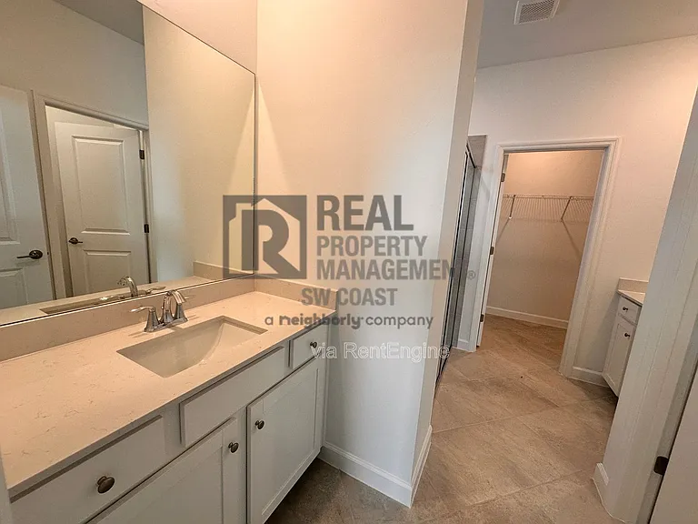 20503 Hazelnut Ct S — Photo 17