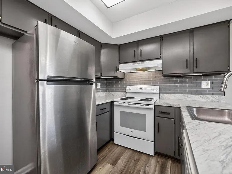 299 Florence Dr — Photo 2