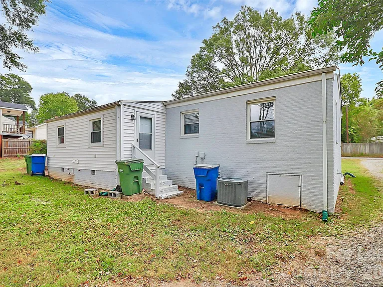 405 Pine St — Photo 17