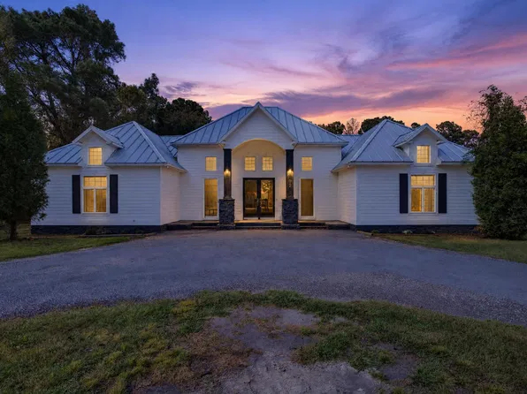 208 Ambassador Ave, Moncks Corner, SC 29461