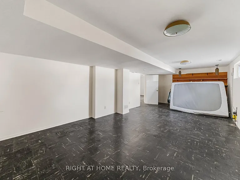 35 Caswell Dr — Photo 20