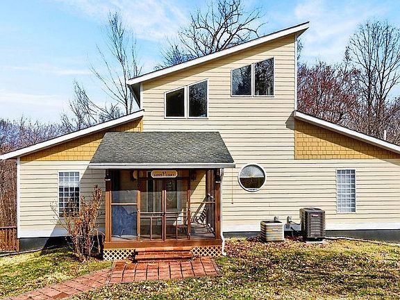 3rd image of 62 Summit Ct