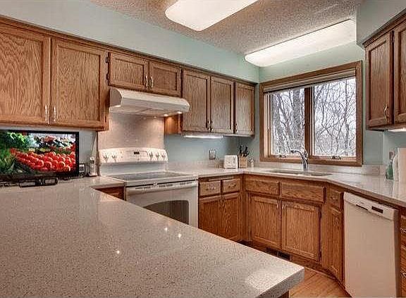 5th image of 2670 Lake Court Drive