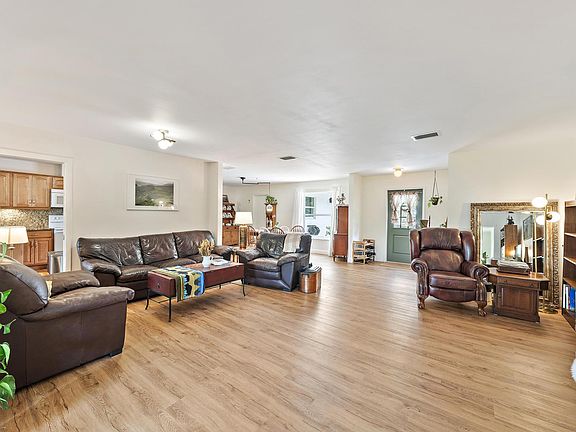 5th image of 9831 Hyacinth Circle S
