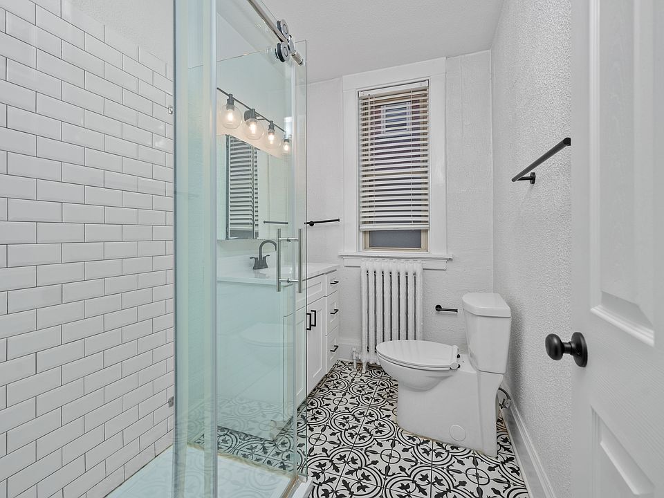 Markbreit Ave, Apt 12_00003
