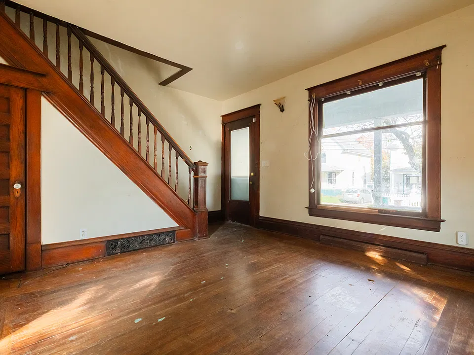 133 Woodlawn Ave