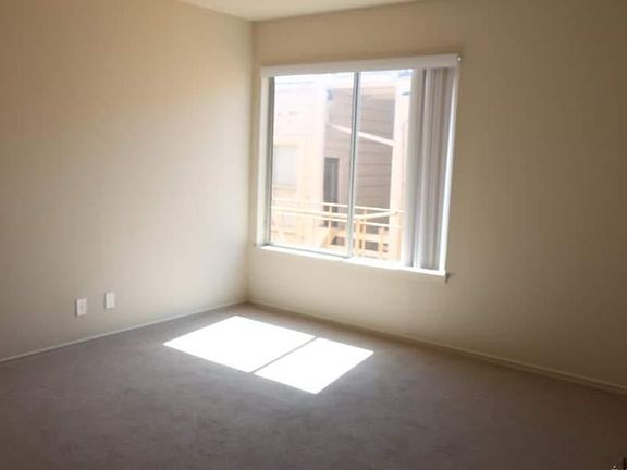 5th image of 1901 Chestnut St APT 11