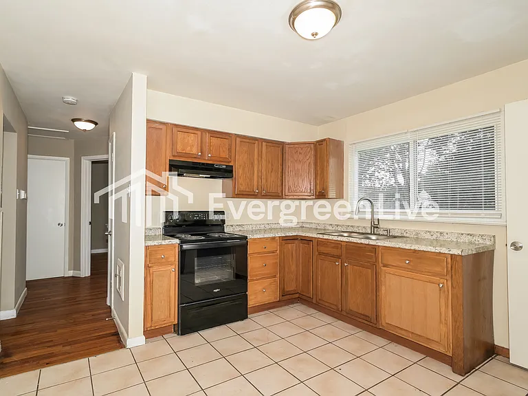 9708 Theodosia Ave — Photo 7